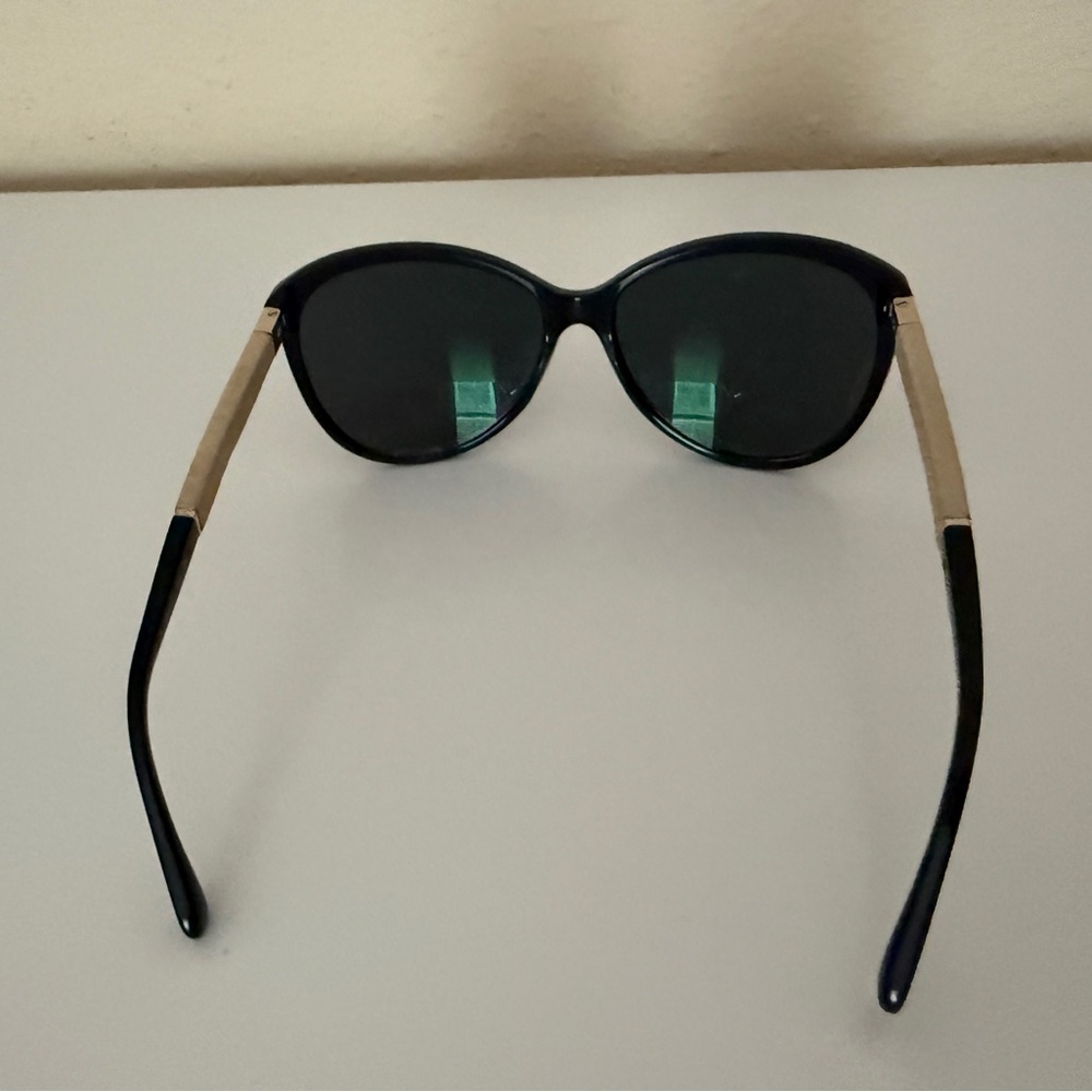 CHANEL Black Sunglasses with CC Temples - Picture 3 of 11